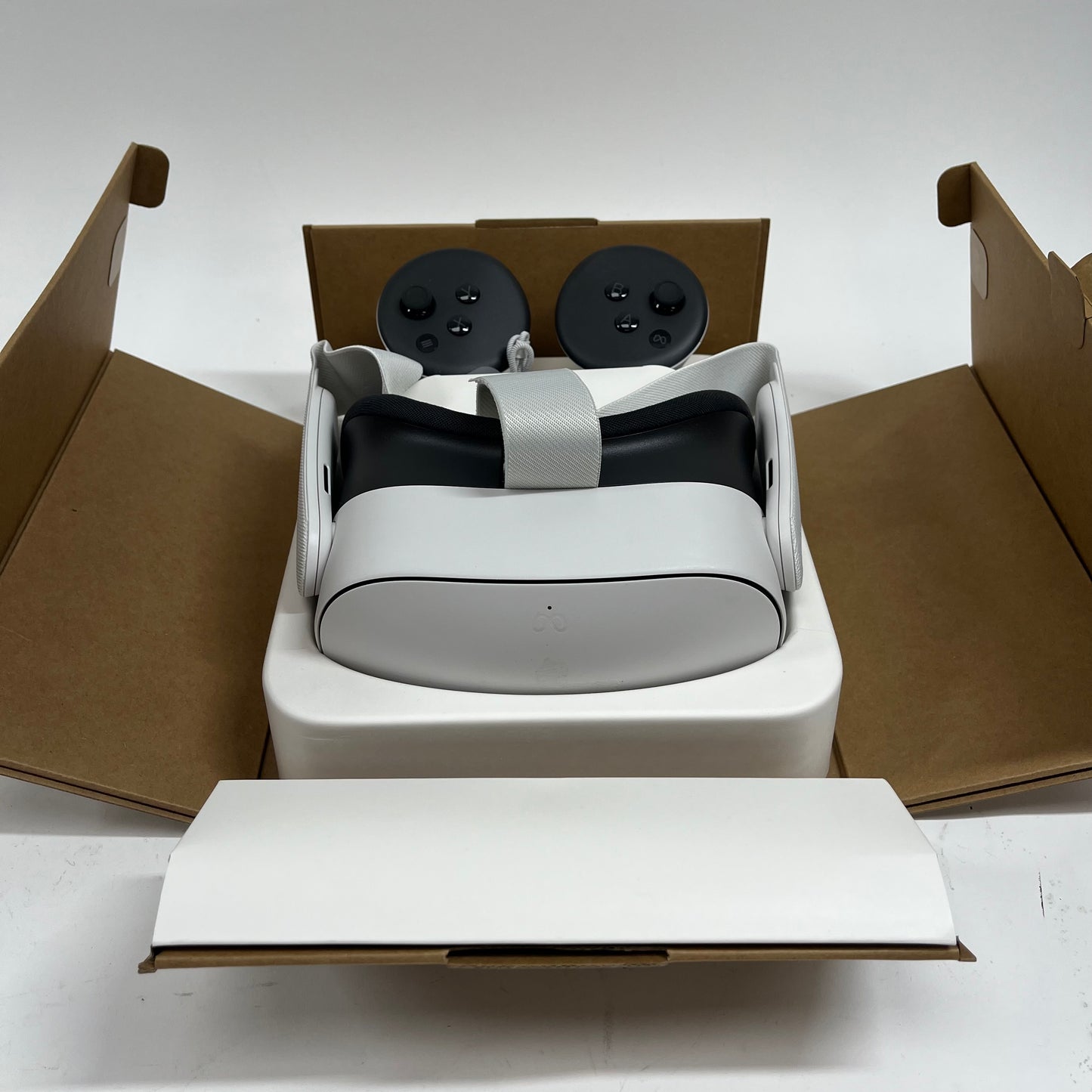 Meta Quest 3S 128GB Standalone All-in-One VR Headset P97