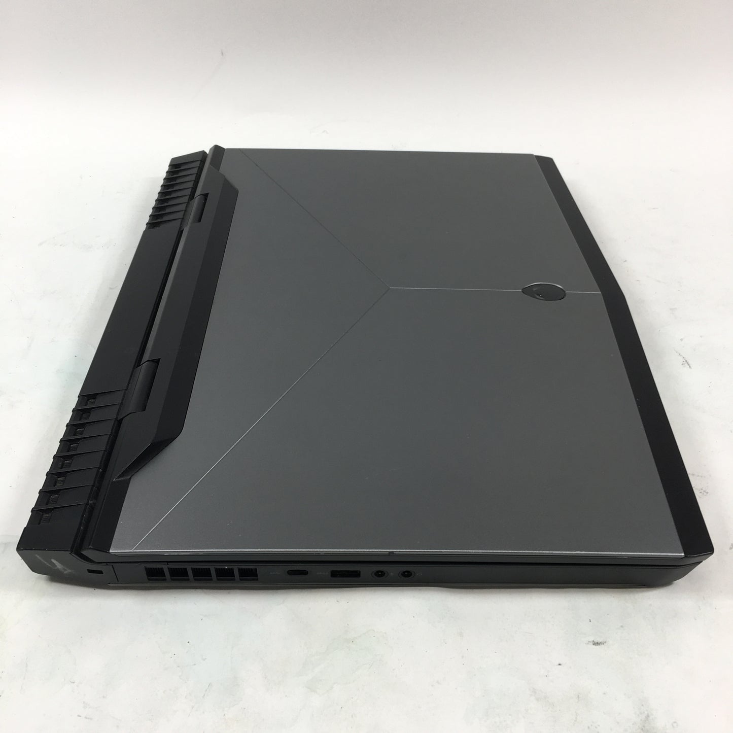Alienware 17 R4 17.3" i7-7700HQ 2.8GHz 16GB RAM 128GB SSD GeForce GTX 1070