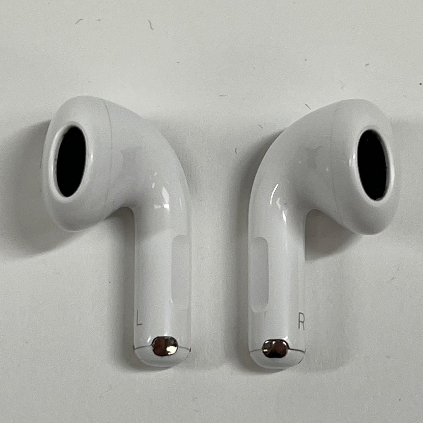 Apple AirPods 4th Gen ANC with MagSafe Charging Case A3056 A3055 A3059 MXP93LL/A